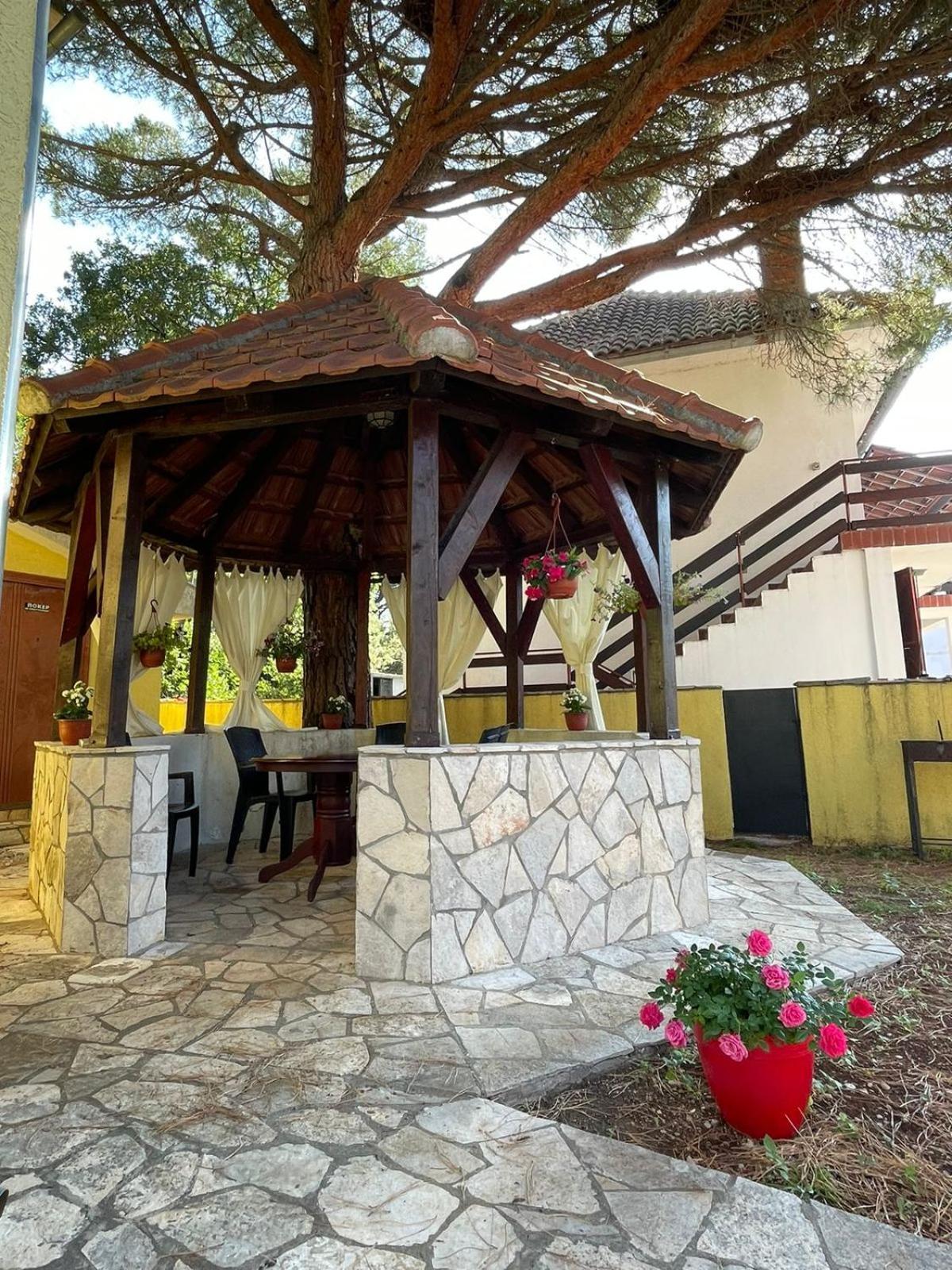 Apartments Villa-G Lustica Tivat Exterior photo